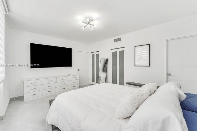 999 Brickell Bay Dr 711, Miami, FL 33131