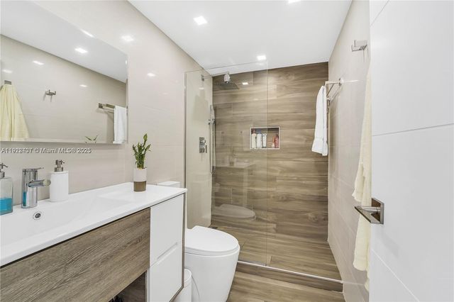 999 Brickell Bay Dr 711, Miami, FL 33131