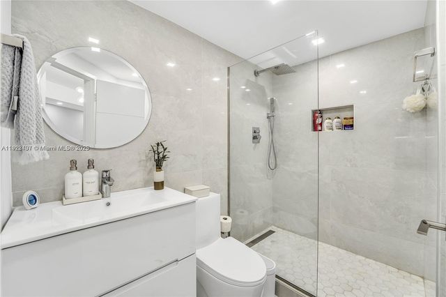 999 Brickell Bay Dr 711, Miami, FL 33131