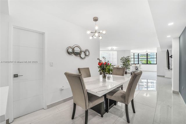 999 Brickell Bay Dr 711, Miami, FL 33131