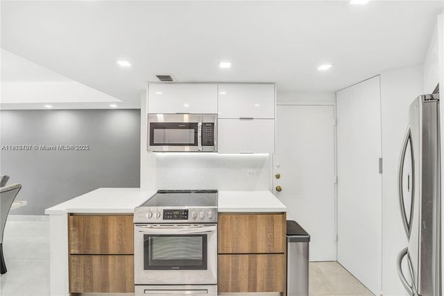 999 Brickell Bay Dr 711, Miami, FL 33131