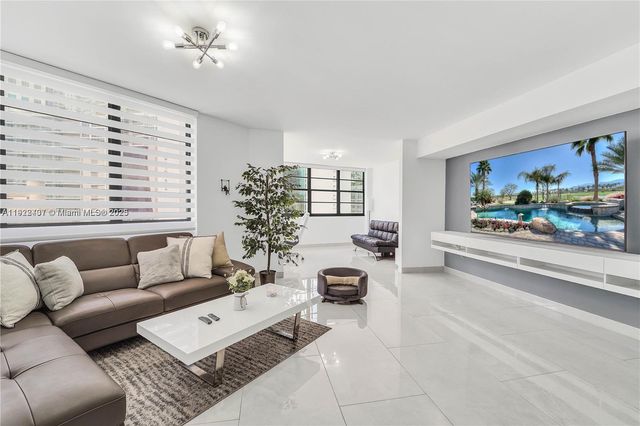 999 Brickell Bay Dr 711, Miami, FL 33131