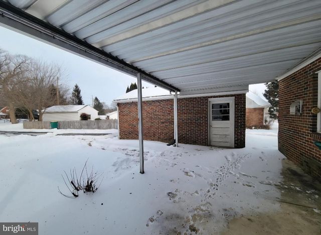 15 W GOVERNOR RD, Hershey, PA 17033