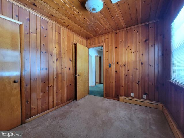 15 W GOVERNOR RD, Hershey, PA 17033