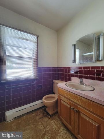 15 W GOVERNOR RD, Hershey, PA 17033