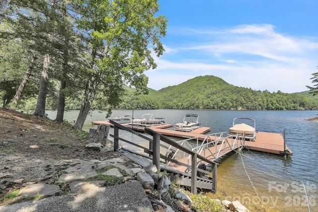 14 E Saddle Notch Lane, Tuckasegee, NC 28783