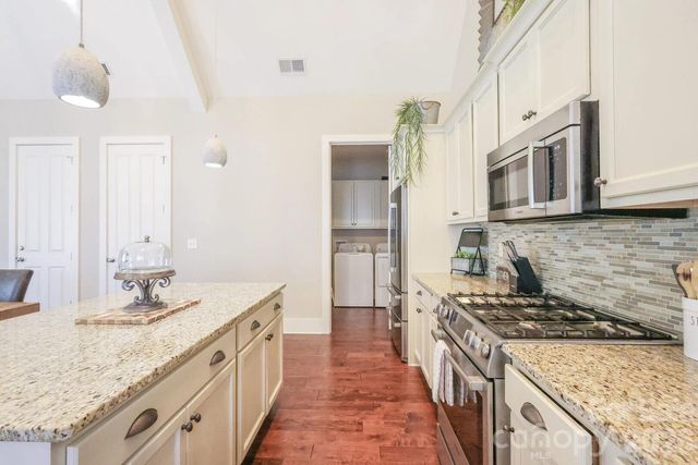 14 E Saddle Notch Lane, Tuckasegee, NC 28783