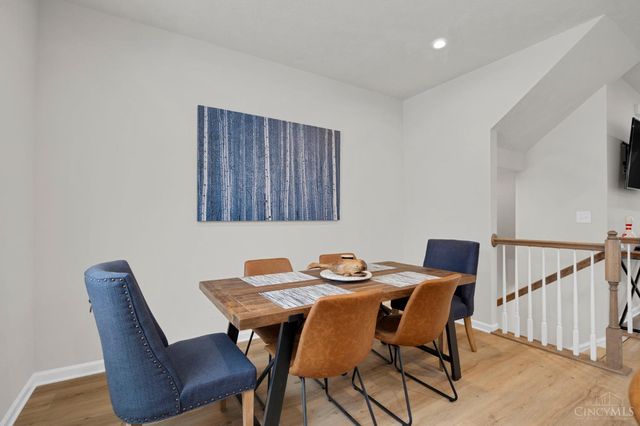 34 Wentworth Lane, Deer Park, OH 45236