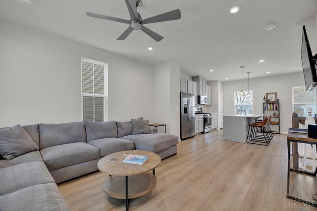 34 Wentworth Lane, Deer Park, OH 45236