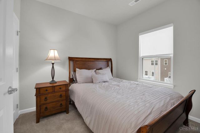 34 Wentworth Lane, Deer Park, OH 45236