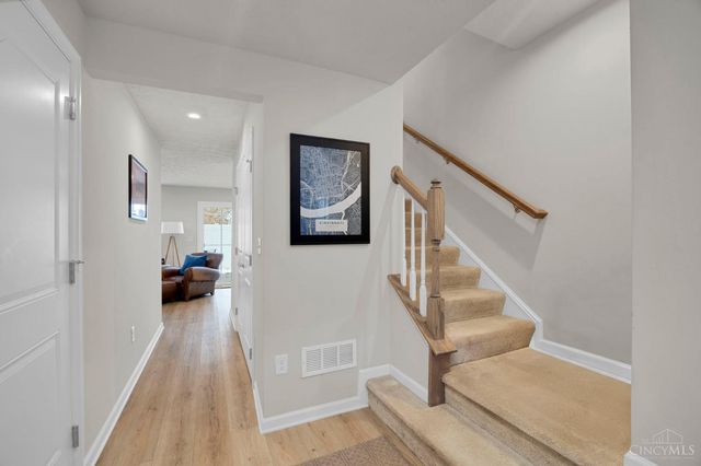 34 Wentworth Lane, Deer Park, OH 45236