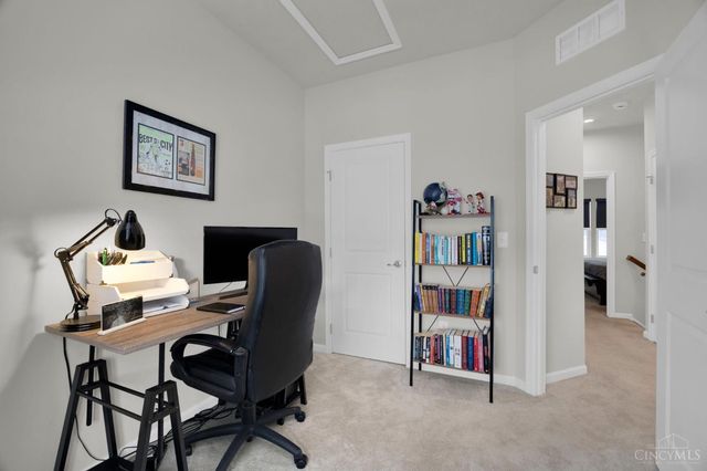 34 Wentworth Lane, Deer Park, OH 45236