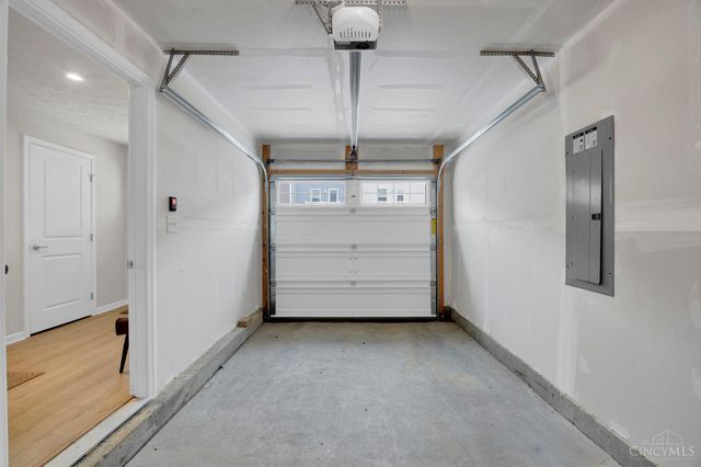 34 Wentworth Lane, Deer Park, OH 45236