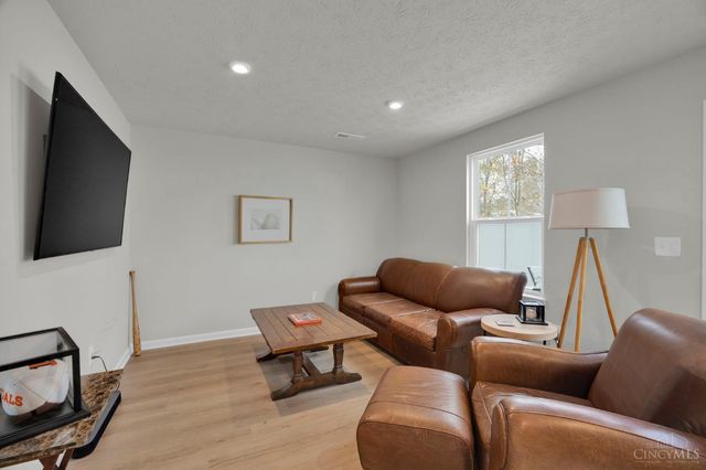 34 Wentworth Lane, Deer Park, OH 45236