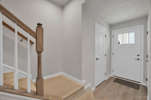 34 Wentworth Lane, Deer Park, OH 45236