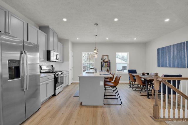 34 Wentworth Lane, Deer Park, OH 45236