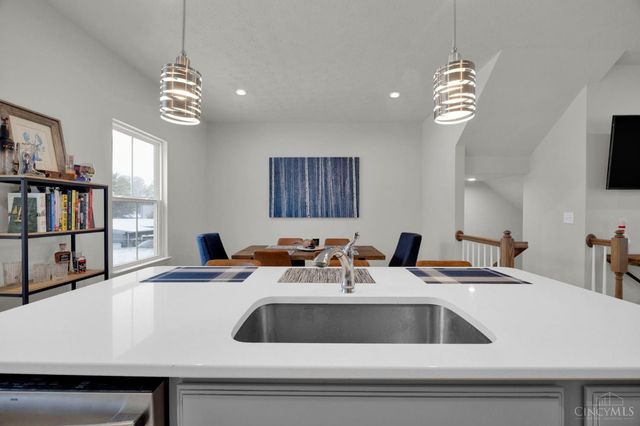 34 Wentworth Lane, Deer Park, OH 45236