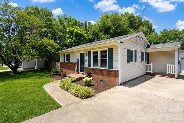 5313 Clearwater Lake Road, Mount Holly, NC 28120
