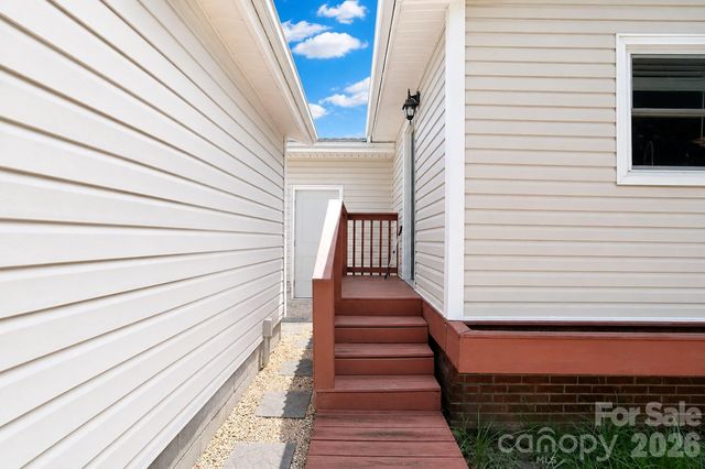 5313 Clearwater Lake Road, Mount Holly, NC 28120
