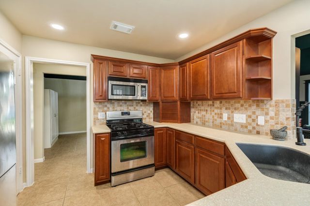 3210 Deer Trail Drive, Alvin, TX 77511