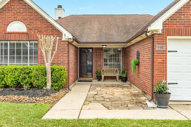 3210 Deer Trail Drive, Alvin, TX 77511