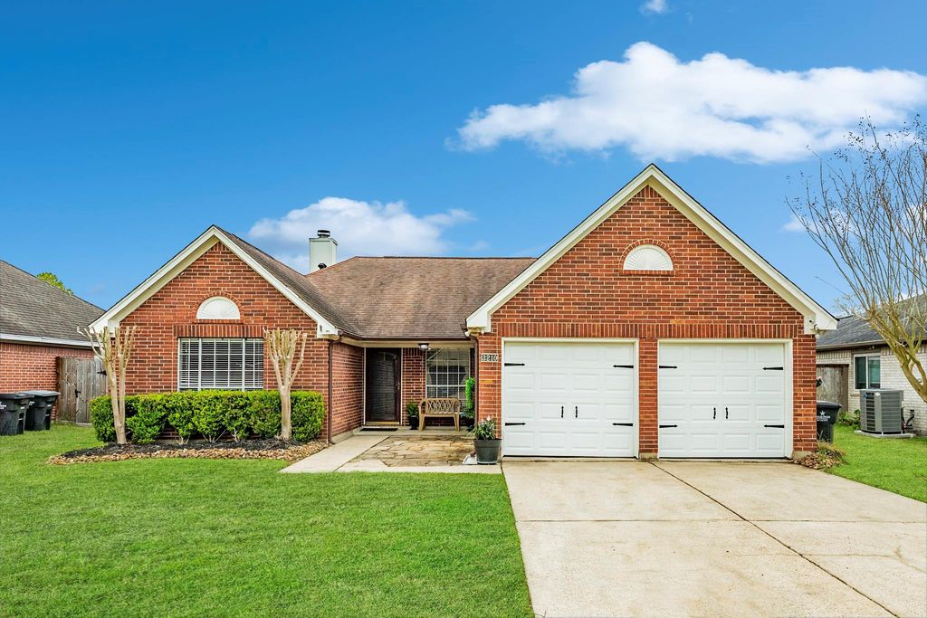 3210 Deer Trail Drive, Alvin, TX 77511