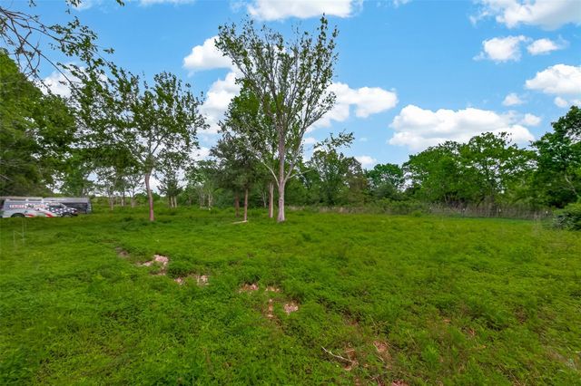 7600 Hacker Road, Hitchcock, TX 77563