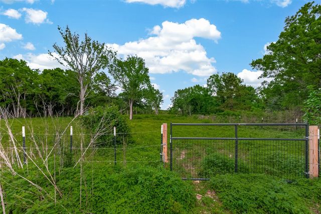 7600 Hacker Road, Hitchcock, TX 77563