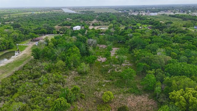 7600 Hacker Road, Hitchcock, TX 77563