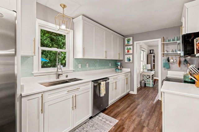 2551 N 94th STREET, Wauwatosa, WI 53226