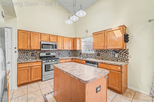 5930 Rolling Ridge Drive, Trenton, MI 48183
