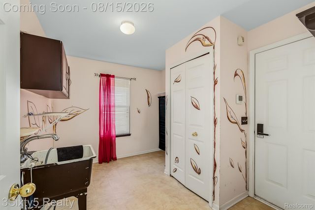 5930 Rolling Ridge Drive, Trenton, MI 48183