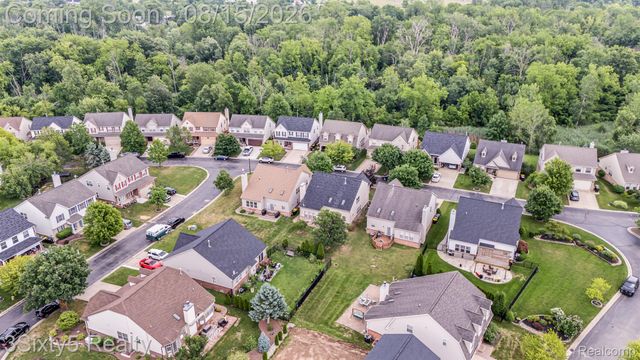 5930 Rolling Ridge Drive, Trenton, MI 48183