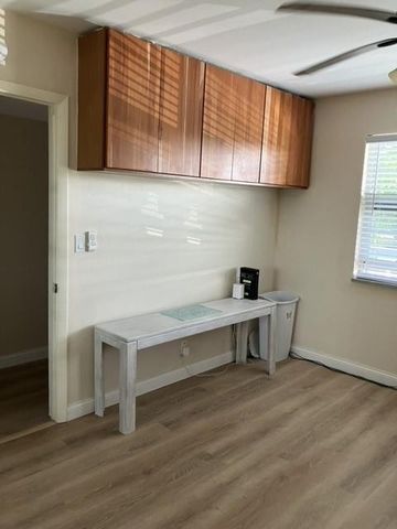 801 NE 18th Ct 202, Fort Lauderdale, FL 33305