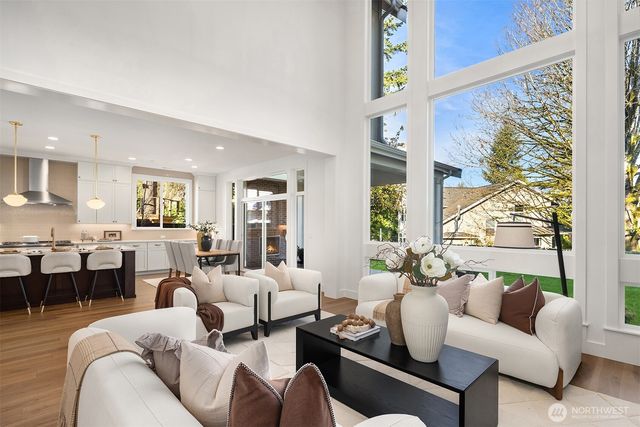 15810 NE 49th Street, Redmond, WA 98052