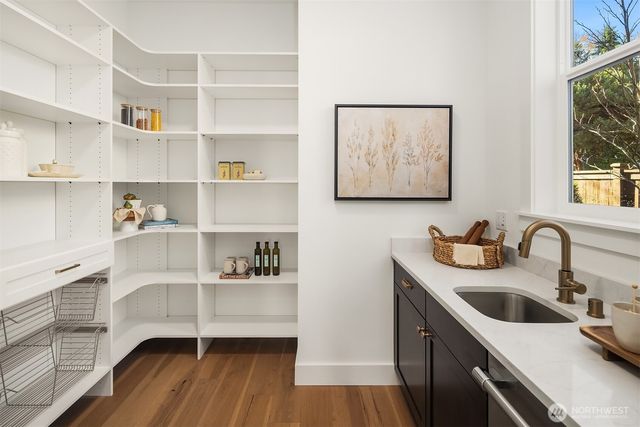 15810 NE 49th Street, Redmond, WA 98052