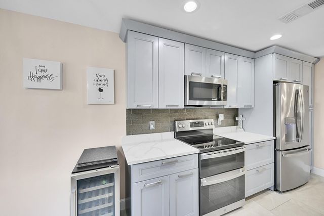 21207 Lago Circle, Boca Raton, FL 33433