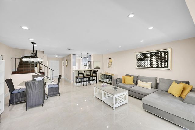 21207 Lago Circle, Boca Raton, FL 33433