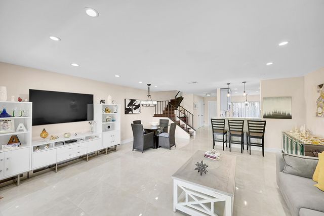 21207 Lago Circle, Boca Raton, FL 33433