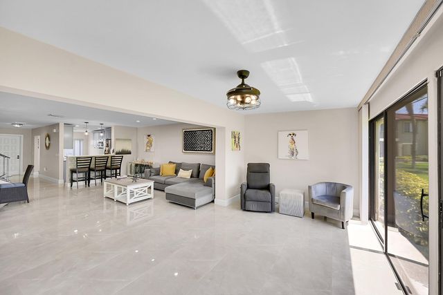 21207 Lago Circle, Boca Raton, FL 33433