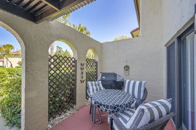 21207 Lago Circle, Boca Raton, FL 33433