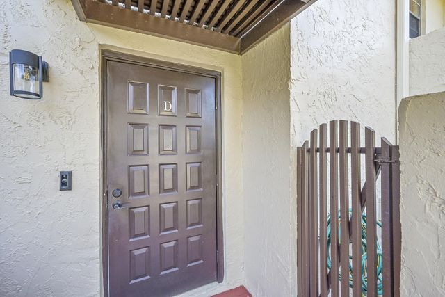 21207 Lago Circle, Boca Raton, FL 33433