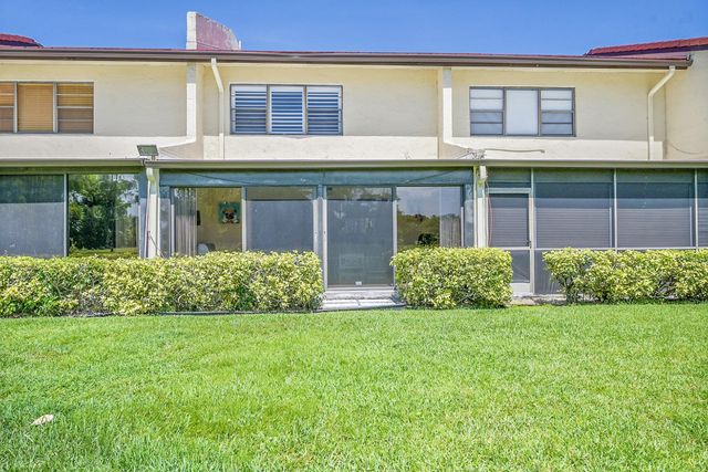 21207 Lago Circle, Boca Raton, FL 33433