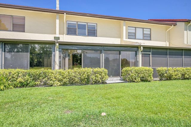 21207 Lago Circle, Boca Raton, FL 33433