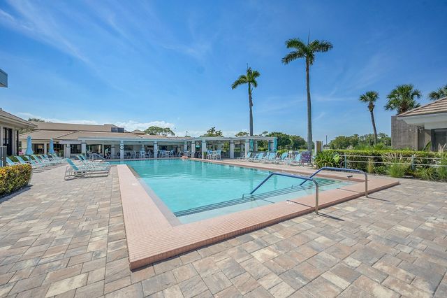 21207 Lago Circle, Boca Raton, FL 33433