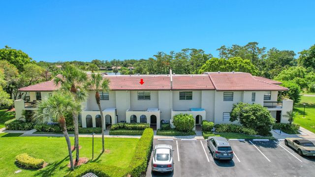 21207 Lago Circle, Boca Raton, FL 33433