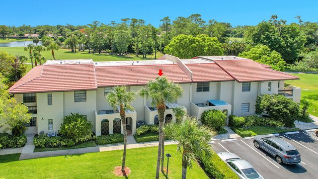 21207 Lago Circle, Boca Raton, FL 33433