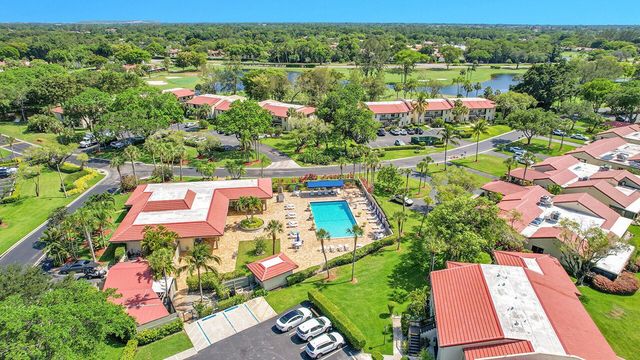 21207 Lago Circle, Boca Raton, FL 33433