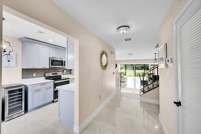 21207 Lago Circle, Boca Raton, FL 33433