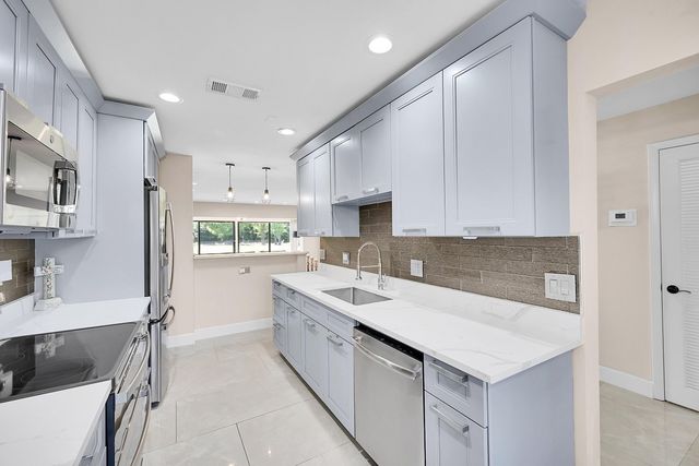 21207 Lago Circle, Boca Raton, FL 33433